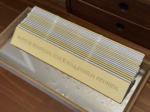 Plaquinha Família ..... dourada - comprar online