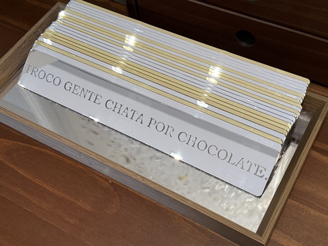 Plaquinha Chocolate ..... prata - comprar online