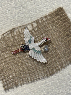 Broche cegonha branca na internet