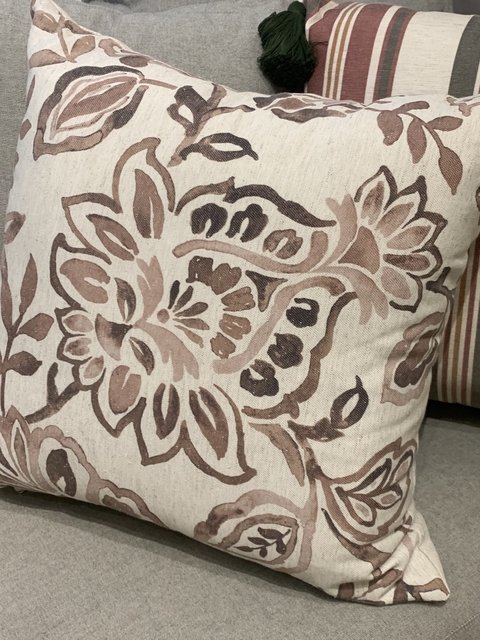 Almofada floral aquarelado beges
