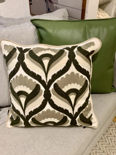 Almofada bordado bege e verde