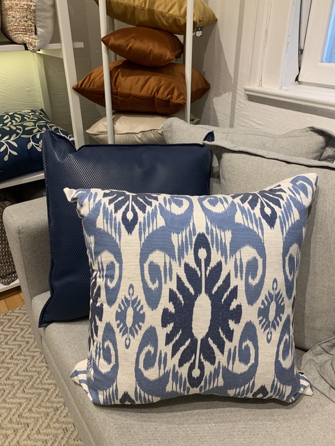 Almofada ikat azul