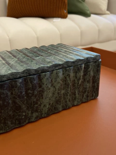 Caixa pedra verde na internet