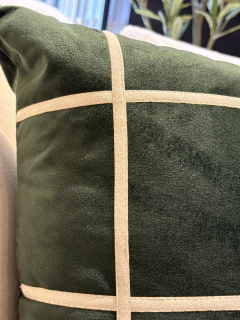 Almofada veludo com detalhes - Studio54decora