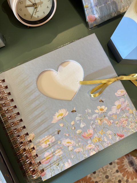 Scrapbook flores e abelha - comprar online