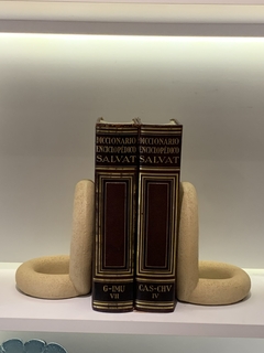 Aparador livros círculos na internet