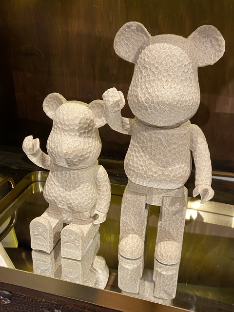 Escultura gummy bear em pé