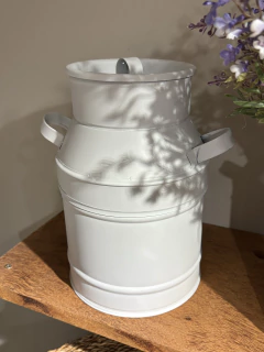 Latão em metal branco G na internet