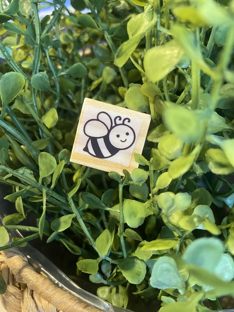 Carimbo figuras P - abelha