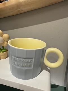Caneca azul e amarela - comprar online