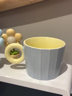 Caneca azul e amarela - Studio54decora