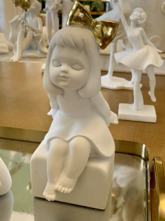 Escultura menina fofa