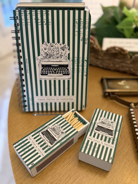 Caixa fósforos Somos feitos de histórias - comprar online