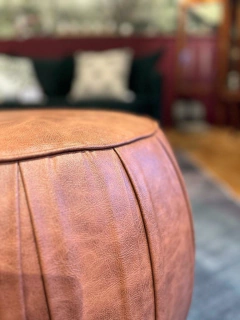 Pufe Redondo Drapeado P Caramelo - comprar online