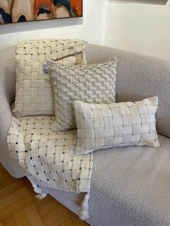 Almofada trancê baguete Off White na internet