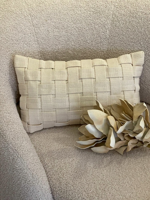 Almofada trancê baguete Off White