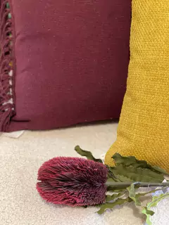 Almofada em tecido tramado mostarda - comprar online