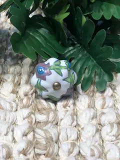 Puxador em florzinha com lilás na internet