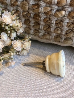Puxador flor em osso - comprar online