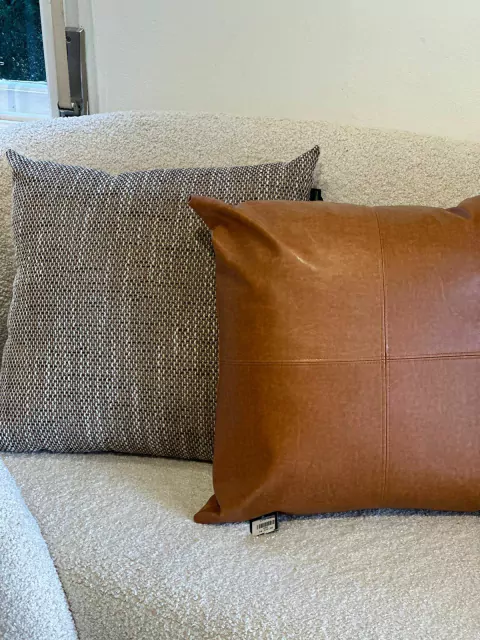 Almofada courino caramelo com detalhe