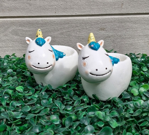 Unicornios pintados y laqueados
