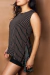 Blusa Rayada Ruedo Irregular, Negro en internet