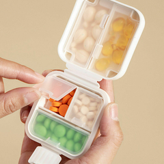 Pastillero Organizador Cuadrado Hellopanda - 6.6*6*3.4cm en internet