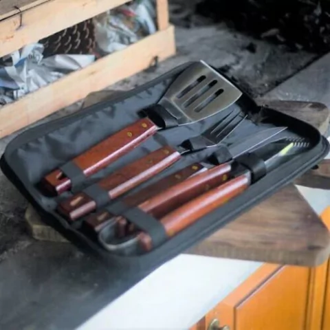 Set de 4 piezas para asador con estuche 81862
