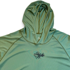 REMERA MANGA LARGA CON CAPUCHA VERDE - comprar online
