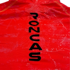 REMERA TECNICA CON CAPUCHA Y BUFF - COLOR ROJO - OUTDOOR SHOP