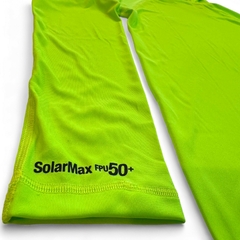 REMERA TECNICA CON CAPUCHA - VERDE FLUOR en internet
