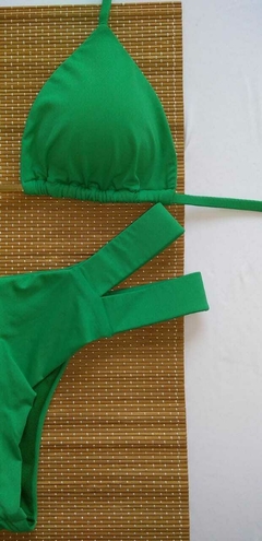 CONJUNTO CORTININHA COM CALCINHA 2 TIRAS (VERDE BANDEIRA) - Vanilla Sun Beach