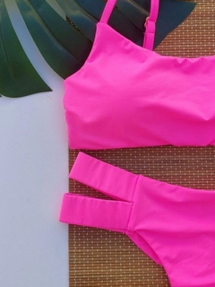 TOP CARIBE E CALCINHA FIO DUPLO 2 TIRAS (PINK FLUORESCENTE) na internet