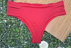 CALCINHA PLUS COM PREGAS LATERAL