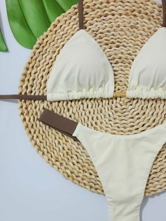 CONJUNTO BICOLOR MARQUINHA PERFEITA ( OFF WHITE COM CASTANHO) - Vanilla Sun Beach