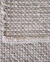 Tapete artesanal Tranças Listrado em chenile cinza claro e cru e sisal polar. - comprar online