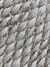 Tapete artesanal Favos em algodão cru, chenile cru e sisal polar. - comprar online