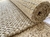Tapete artesanal Dunas em algodão cru, chenile cáqui e sisal natural. na internet