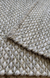 Imagem do Tapete artesanal Favos em algodão cru e areia, chenile cru e sisal polar.