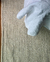 Tapete artesanal Tear em algodão cru, chenile cru e sisal natural. na internet