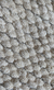 Tapete artesanal Tranças em chenile cru e sisal polar.