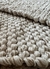 Tapete artesanal Tranças em algodão cru, juta e sisal camel. na internet