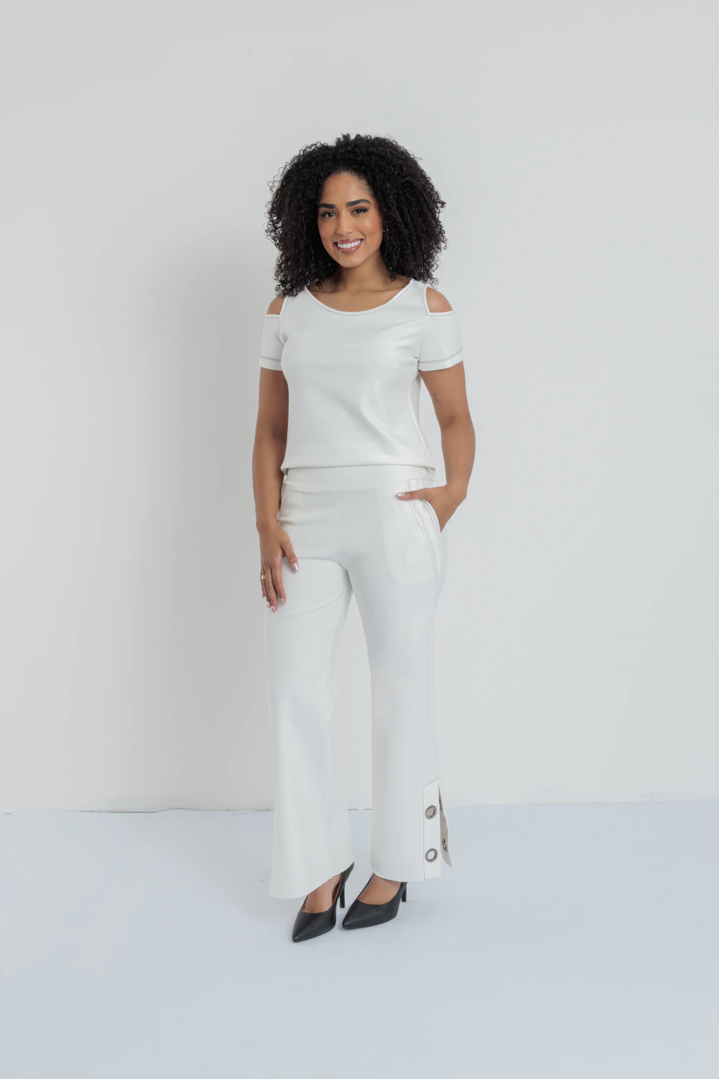 Conjunto Ilhós Branco Pesponto Preto