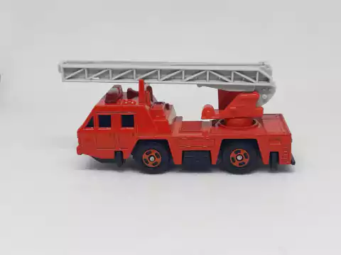 Miniatura Tomica NISSAN DIESEL AFRIAL LADDER FIRE TRUCK 1/120 (ref22)
