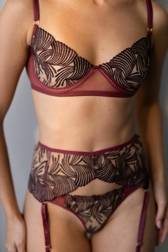 Conjunto Calcinha E Sutiã Com Cinta-liga Chloe - Marsala na internet