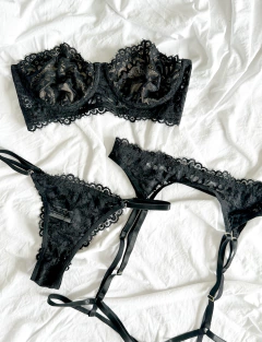 Conjunto Calcinha E Sutiã De Renda Com Cinta-liga Kate - Florence Intimates - Lingeries e Moda Íntima