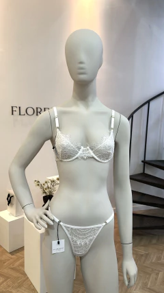 Conjunto Calcinha E Sutiã De Renda Natalie - comprar online