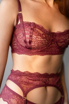 Conjunto Calcinha E Sutiã de Renda com Cinta-liga Beatriz - Marsala - loja online