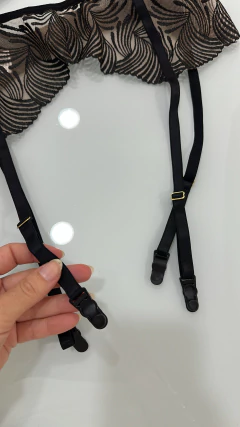 Conjunto Calcinha E Sutiã Com Cinta-liga Chloe - Preto - loja online