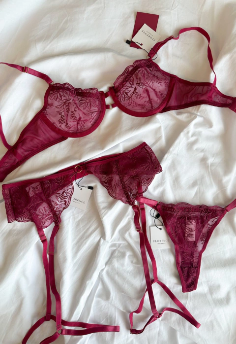 Conjunto Calcinha E Sutiã Agnes com cinta-liga - comprar online